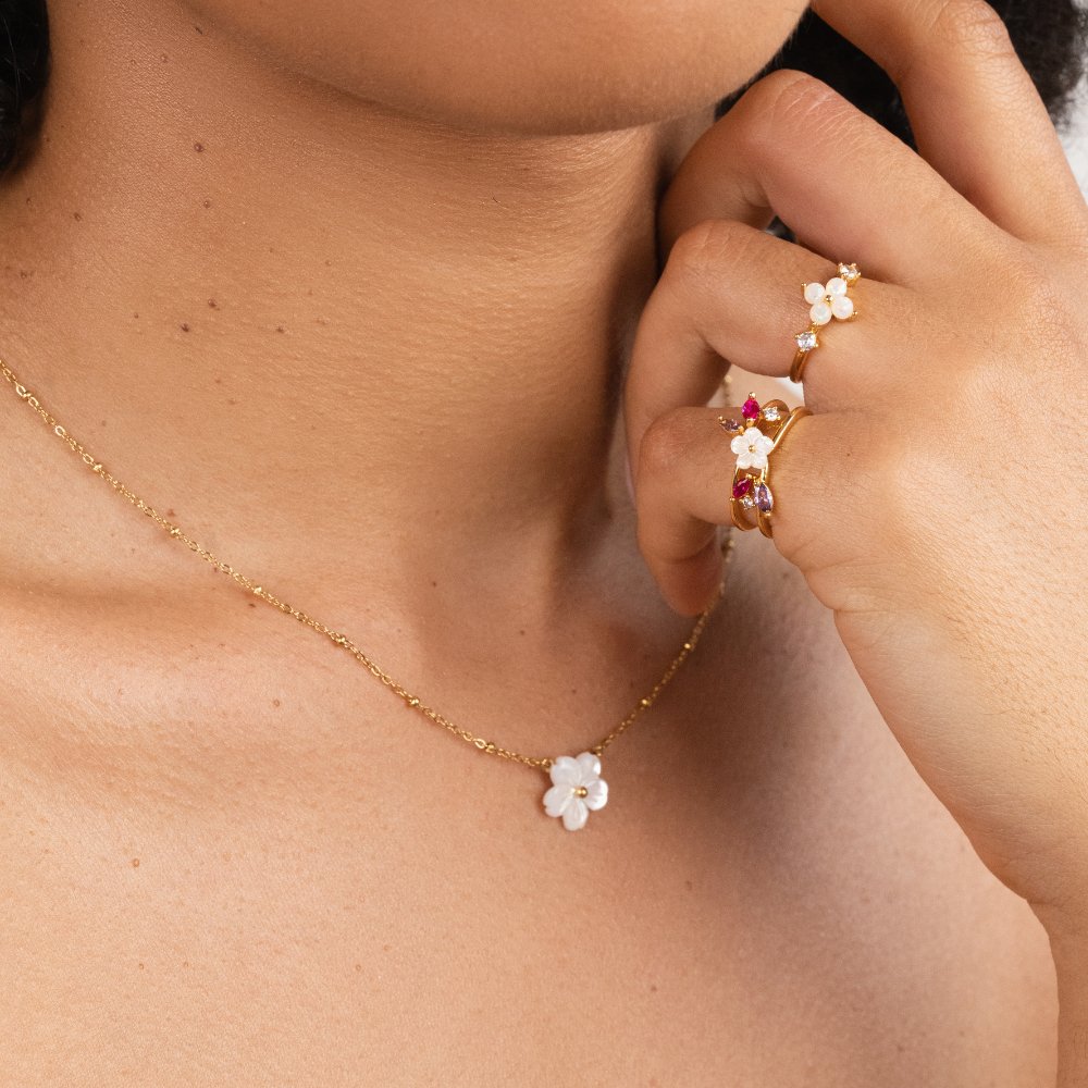 White Blossom Flower Necklace - Beautiful Earth Boutique